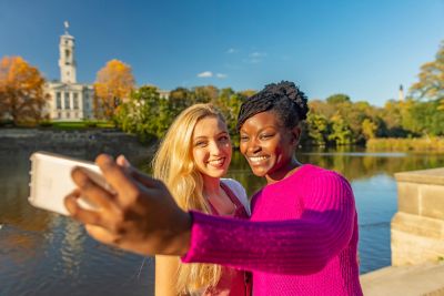 Undergraduate students enjoying Highfields Park and lake